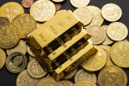 Why central banks around the world are buying gold and how do the funds react